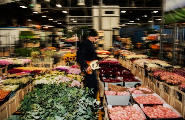 Damian Sikorski. Fot. Materiały prasowe artysty Damian Sikorski | „Płyta 'Tysiące chwil' zbiegła się z Wielkanocą...” [ROZMOWA z ARTYSTĄ, ZDJĘCIA]