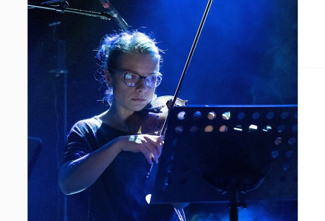 Alicja Pilarczyk – skrzypce. Fot. Pascal Schmith [Materiały prasowe zespołu] Concept Store Quartet z Bazylei wystąpi w Trafostacji Sztuki [POSŁUCHAJ, ZDJĘCIA]