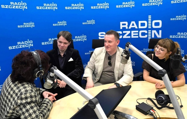 Mykyta Shcherbanenko – baryton (od lewej), prof. Paweł Wolski i Natalia Fałek (mezzosopran). Fot. Krzysztof Ślusarz [Radio Szczecin] Koncert stypendialny "Słowiańska liryka wokalna" w Szczecinie [ROZMOWA]
