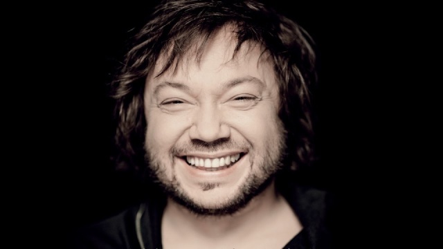 Mieczysław Szcześniak – wokalista, kompozytor, aranżer, producent muzyczny. Fot. Materiały prasowe artysty Mietek Szcześniak przed premierą albumu „Brothers” z tuzami amerykańskiej sceny [ROZMOWA z ARTYSTĄ, ZDJĘCIA]