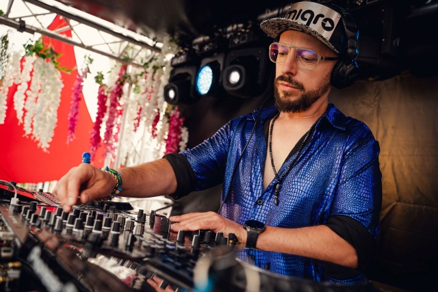 DJ Miqro. Fot. Materiały prasowe artysty DJ Miqro i DJ Milkwish | Mistrz i uczeń na jednej scenie [ROZMOWA z ARTYSTAMI, ZDJĘCIA]