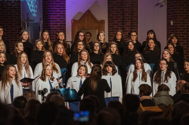 Fot. Hubert Grygielewicz Owacje na stojąco, bisy i odznaczenia dla Chóru Politechniki Morskiej. Koncert sakralny zwieńczył obchody 20. lecia zespołu [ROZMOWA, ZDJĘCIA]