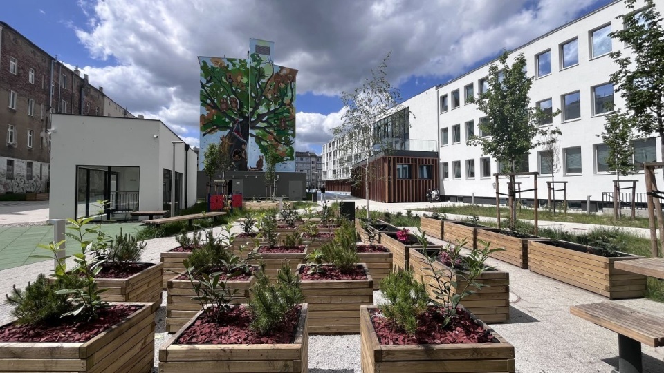 Rzeźba projektu Grupy Architektonicznej Domino ze Szczecina stanęła przy ulicy Boh. Getta Warszawskiego. Fot. Urząd Miasta Szczecin