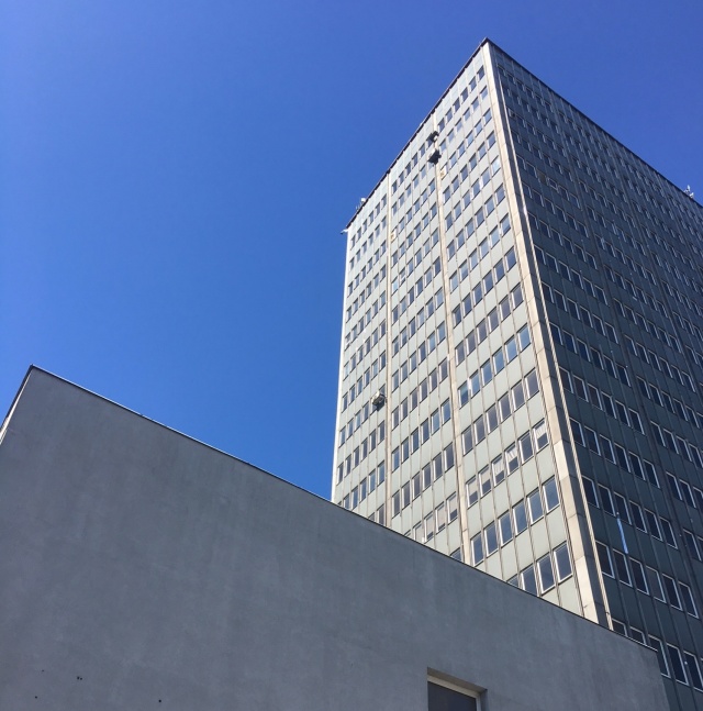 Wieżowiec tuż po sprzedaniu. Rok 2018. Fot Agata Rokicka [Radio Szczecin] Oddanie nowego Ośrodka Polskiego Radia I Telewizji - audycja Marii Okulicz i Marka Koszura (TS 5583)