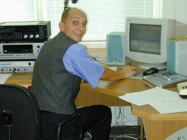 Robert Krupowicz, dziennikarz przy montażu. Fot. Bogusław Lis [Radio Szczecin] Pierwsza dekada XXI wieku