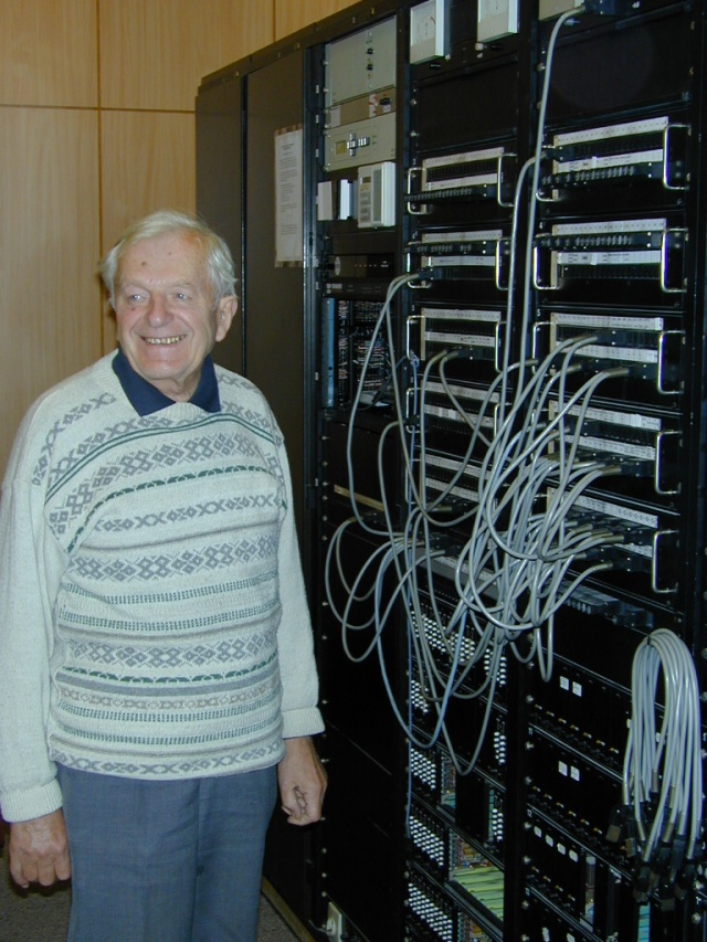 inż. Wojciech Czyżowski, pracownik Radia Szczecin od 1950 roku. Od 1952 roku był Głównym Inżynierem radia. Współpracownicy - niezależnie od wieku - zwracali się do niego z szacunkiem, "Panie Inżynierze". 6.11.2000 rok. Fot. Bogusław Lis [Radio Szczecin] Pierwsza dekada XXI wieku