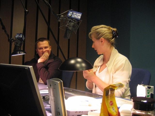 Audycja "Szczecin we wtorek". Od lewej: Arek Bis (Portal Miłośników Dawnego Szczecina sedina.pl) i Agata Rokicka podczas audycji Pierwsza dekada XXI wieku