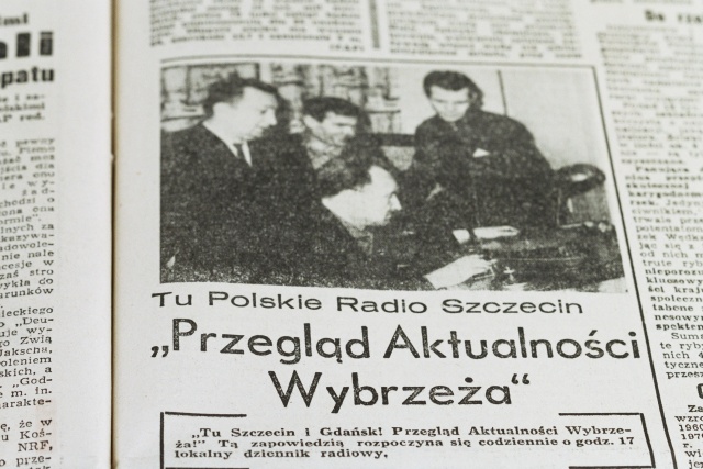 Przegląd Aktualności Wybrzeża - dziś nazwalibyśmy to po prostu Wiadomościami. Emitowany codziennie o 17. Przegląd Aktualności Wybrzeża zwany był przez radiowców pawiem od skrótu PAW. Lata 60.
