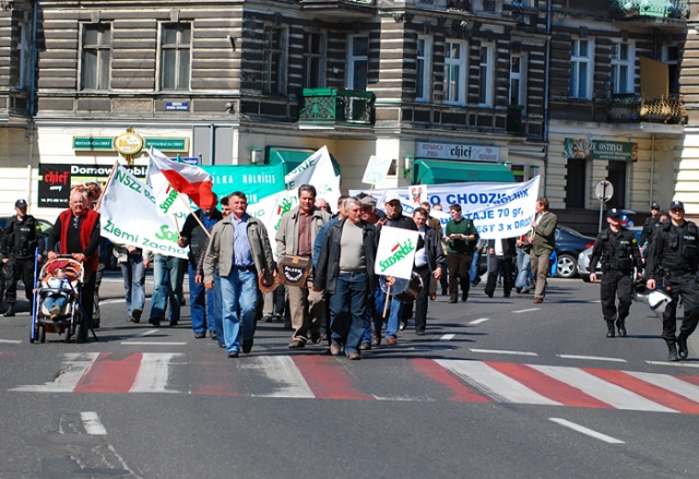 Protest rolnikow w centrum Szczecina - fot. Lukasz Szelemej 09.JPG 
