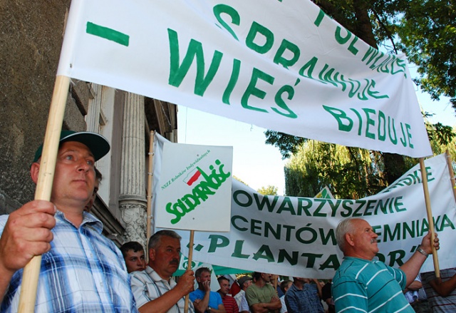 Protest Rolnikow Indywidualnych w Szczecinie - fot. Lukasz Szelemej 04.JPG 