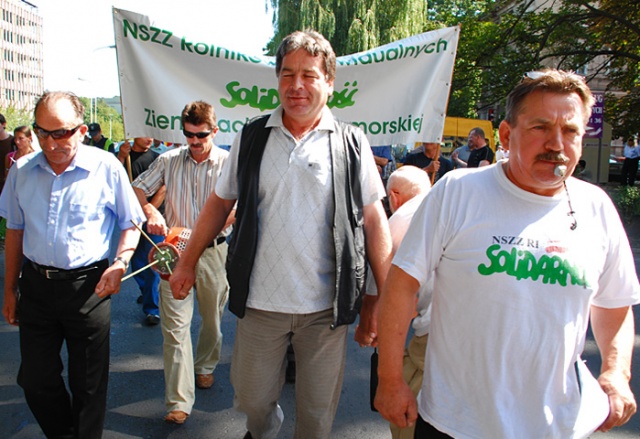Protest Rolnikow Indywidualnych w Szczecinie - fot. Lukasz Szelemej 07.JPG 