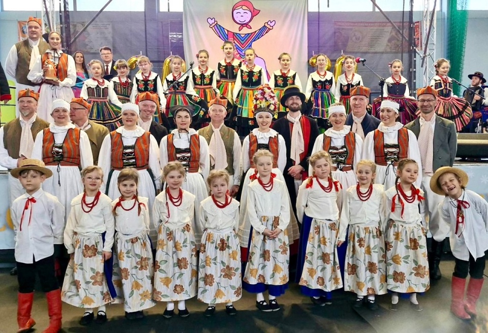 ZPiT Ziemi Szczecińskiej Krąg w strojach do wesela jamneńskiego