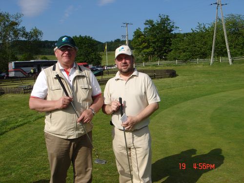 Wójt Zbigniew Galek oraz jego drużyna z gminy Postomino, wygrali dziś w Binowie turniej golfowy wójtów i burmistrzów o puchar Marszałka Zachodniopomorskiego.