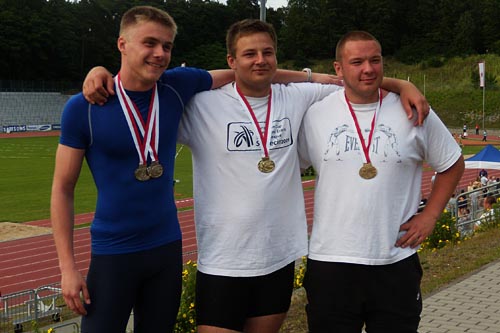 6 medali, w tym dwa złote, trzy srebrne i 1 brązowy zdobyli reprezentanci MKL Szczecin w zakończonych w Słupsku Mistrzostwach Polski juniorów w lekkiej atletyce.