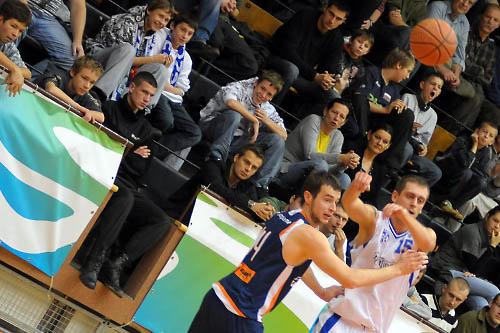 Pojedynek AZS-u Radex Szczecin z AZS-em Poznań będzie wydarzeniem 13. kolejki II ligi koszykówki mężczyzn. Zajmujący trzecie miejsce w tabeli szczecinianie zmierzą się dziś z wiceliderem rozgrywek ze stolicy Wielkopolski.