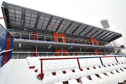 Jest zgoda na użytkowanie nowego budynku na stadionie Pogoni. Miasto otrzymało dziś ostatnie dokumenty, które były niezbędne do zakończenia inwestycji związanej z budową budynku dla VIP-ów i dziennikarzy na stadionie im. Floriana Krygiera.