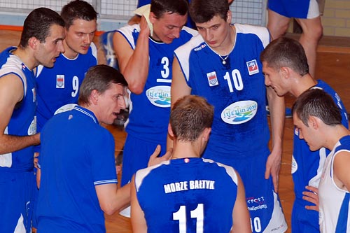 Siatkarze Morza Bałtyk Szczecin nadal nie trenują. Zawodniczy 25 stycznia zawiesili treningi z powodu braku środków do życia. Klub od trzech miesięcy nie wypłaca siatkarzom pieniędzy z tytułu umów kontraktowych i stypendiów.