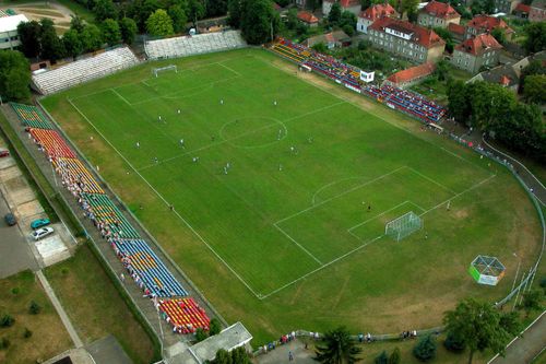 Błękitni Stargard - najstarszy klub piłkarski na Pomorzu Zachodnim obchodzi w tym roku 65-lecie istnienia. Z tej okazji działacze zaplanowali na 19 czerwca obchody jubileuszu. Jednym z głównych punktów programu będzie mecz piłkarski Błękitnych i Przyjaciół z Reprezentacją Artystów Polskich.
