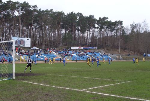 W zaległym meczu o mistrzostwo I ligi Flota Świnoujście przegrała z MKS Kluczbork 1:4 (0:2).