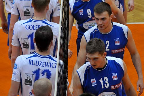 Jak podaje serwis internetowy Morza Bałtyk, siatkarze tego klubu przegrali dziś w Suwałkach ze Ślepskiem 0:3 (18:25, 20:25, 20:25) w decydującym meczu o utrzymanie w 1 lidze.