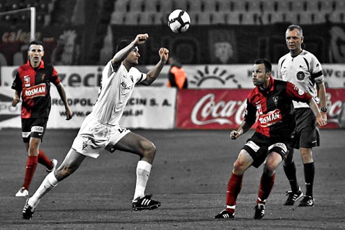 Piłkarska ekstraklasa nie dla Pogoni. Szczecinianie przegrali wczoraj z Górnikiem Zabrze 0:2 w zaległym meczu o mistrzostwo 1 ligi.