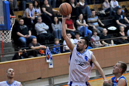O 18 AZS Radex Szczecin zagra z Openem Basket Pleszew w trzecim finałowym meczu play-off o awans do I ligi. Zwycięzca zagra w przyszłym sezonie na zapleczu Polskiej Ligi Koszykówki.