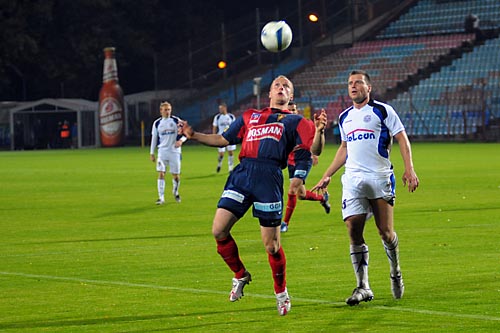 Piłkarze Pogoni Szczecin zremisowali w Ząbkach z Dolcanem 1:1 w zaległym meczu o mistrzostwo 1 ligi.