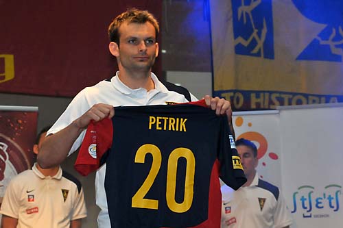 Czeski obrońca, Josef Petrik, nie będzie bronił barw Pogoni w przyszłym sezonie. Zarząd Pogoni postanowił w poniedziałek nie przedłużać kontraktu z 30-letnim zawodnikiem.
