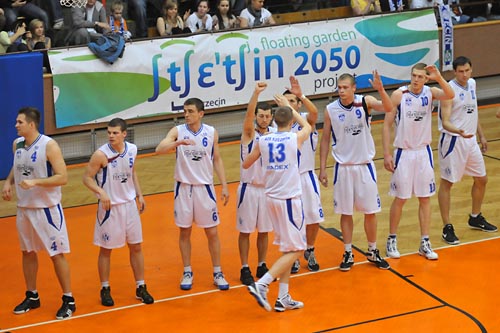 17-letni Tomasz Gielo z AZS-u Radex Szczecin był najlepszym zawodnikiem Polskiej reprezentacji w meczu z Łotwą w Mistrzostwach Europy drużyn do lat 18 odbywających się w Wilnie. Niestety dobra postawa szczecinianina nie pomogła w odniesieniu zwycięstwa.