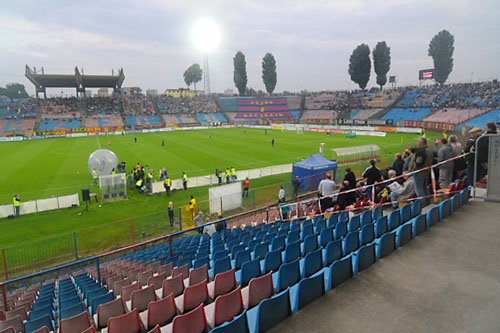 Piłkarska reprezentacja Polski w Szczecinie przygotowuje się do towarzyskiego meczu z Kamerunem, który w środę odbędzie się na stadionie przy ulicy Twardowskiego.