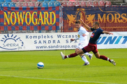 Piłkarze Pogoni Szczecin wygrali z Wartą Poznań 4:3 w siódmej kolejce rozgrywek o mistrzostwo I ligi. Portowcy do przerwy prowadzili 3:1.