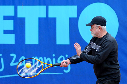 Doktor Lubicz czyli Tomasz Stockinger i Piotr Cyrwus znany jako Rysiek z serialu Klan to jedni z kandydatów do zwycięstwa w tenisowym turnieju artystów Netto Cup, który dziś rozpoczął się w Szczecinie.