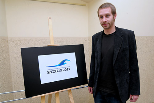 Znamy już projekt logo Mistrzostw Europy w pływaniu, które w grudniu przyszłego roku odbędą się w Szczecinie na nowym basenie olimpijskim.