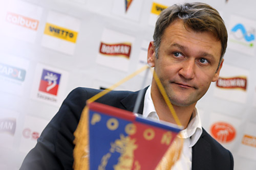 Artur Płatek został oficjalnie nowym trenerem piłkarzy Pogoni Szczecin. 40-letni szkoleniowiec zastąpił na tym stanowisku Macieja Stolarczyka.