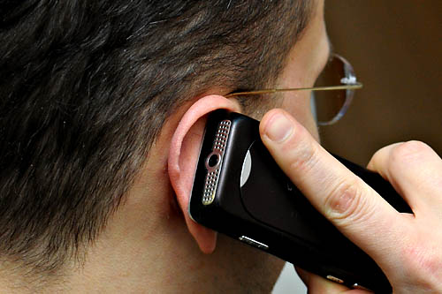 Specjalna ładowarka pasująca do wszystkich modeli telefonów komórkowych zostanie dzisiaj zaprezentowana w Brukseli.