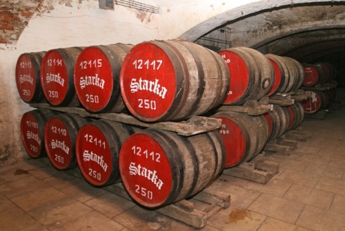 Jeszcze w tym miesiącu syndyk ogłosi przetarg na Polmos Szczecin - pisze dziś Rzeczpospolita.