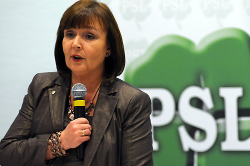 Minister pracy oskarża towarzystwa emerytalne o nierzetelną kampanię informacyjną w sprawie zmian w Otwartych Funduszach Emerytalnych. Zdaniem Jolanty Fedak, która gościła w Sygnałach Dnia Programu I Polskiego Radia, towarzystwa emerytalne za pieniądze przyszłych emerytów urządziły kampanię w której powtarzano nieprawdziwe informacje. Minister dodała, że protest zorganizowany przez towarzystwa poparła nieliczna grupa w porównaniu z 14 milionami ubezpieczonych.