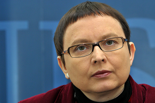 Minister Edukacji Narodowej uważa, że to samorządowcy powinni ponosić pełną odpowiedzialność za likwidację szkół. Katarzyna Hall gość Sygnałów Dnia podkreśliła, że racjonalne jest łączenie szkół, które na przykład stoją naprzeciwko siebie.