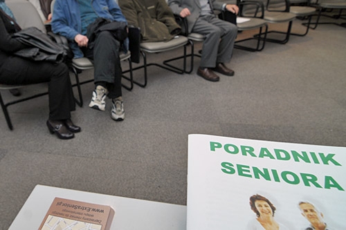 Emerytury i renty wzrastają od jutra, w związku z marcową waloryzacją, średnio o 53 złote brutto. Najniższa emerytura wzrośnie o ponad 20 złotych.