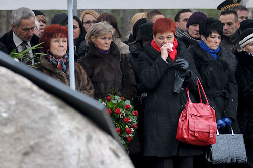 Najbliżsi członkowie rodzin 23 wojskowych, którzy w styczniu 2008 r. zginęli w katastrofie samolotu CASA pod Mirosławcem, otrzymają po 250 tys. zł. Przed warszawskim sądem podpisano ugody w tej sprawie. Resort obrony musi wypłacić sumy do 14 kwietnia.