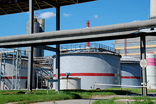 Turecki Nurol Holding złożył list intencyjny, w którym wyraża wstępne zainteresowanie zakupem akcji Zakładów Chemicznych Police - powiedział Parkietowi Maciej Wewiór, rzecznik prasowy Ministerstwa Skarbu Państwa.