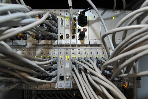 Jeśli internet będzie wolniejszy niż 90 procent prędkości deklarowanej w reklamach, to klient nie będzie musiał za niego płacić - pisze Gazeta Wyborcza. W ten sposób ministerstwo infrastruktury chce zmusić operatorów do poprawy jakości usługi, jaką jest prędkość przesyłu danych w internecie.