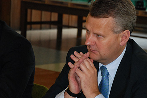 Nagrodę Krzesło Roku otrzyma dzisiaj podczas gali w Holu Głównym Giełdy Papierów Wartościowych w Warszawie Minister Skarbu Państwa, Aleksander Grad.