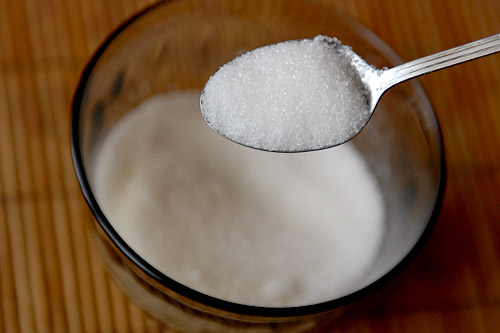 Minister rolnictwa Marek Sawicki zapewnił że Polska produkuje wystarczającą ilość cukru na potrzeby krajowe. Zaapelował do słuchaczy, by nie robili niepotrzebnych zapasów.