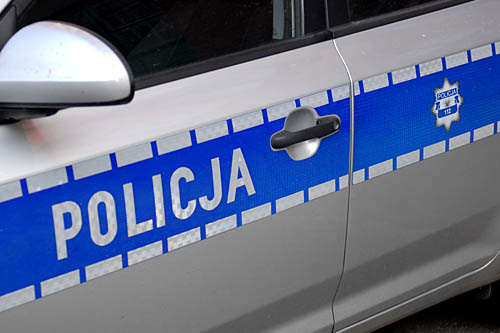 Warszawski policjant, komendant jednego z komisariatów, jest jednym z dwóch zatrzymanych w sprawie o zabójstwo biznesmena - potwierdził IAR rzecznik prasowy komendanta stołecznego Policji podinspektor Maciej Karczyński. Chodzi o sprawę 52 - letniego mężczyzny, którego zaginięcie zgłoszono na początku lutego tego roku w Ciechanowie.