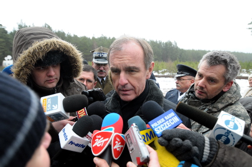 Minister Obrony Narodowej Bogdan Klich zapewnił, że wszystkie ofiar tragedii smoleńskie są cały czas wśród nas za sprawą swojej pracy.