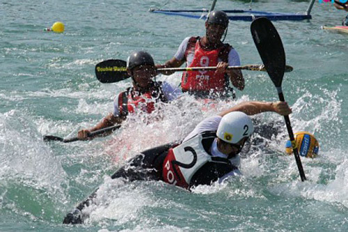 Szczecin przez dwa dni jest stolicą kajak polo. Po raz pierwszy w Polsce na krytym 50 metrowym basenie odbywa się Międzynarodowy Turniej Kajak Polo w rywalizacji seniorów.