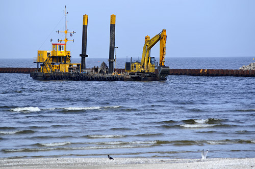Dziennik Gazeta Prawna pisze, że w nowym roku akademickim uczelnie szykują dziesiątki nowych kierunków i specjalizacji. Wśród nich ekofizykę, energetykę jądrową, marketing interaktywny, a nawet obsługę terminali LNG. W ten sposób uczelnie chcą wyjść naprzeciw zapotrzebowaniom rynku.