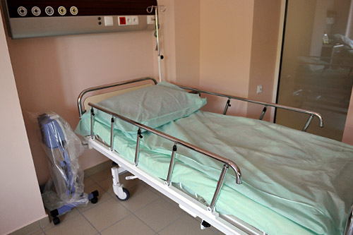 Na 530 publicznych szpitali aż 293 miało ujemny wynik finansowy.- pisze Dziennik Gazeta Prawna. To oznacza, że zgodnie z ustawą o działalności leczniczej, którą w tym tygodniu podpisze prezydent Bronisław Komorowski, szpitale te będą musiały przekształcić się w spółki.