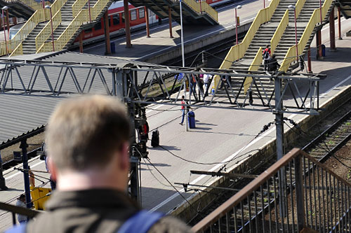 Kolejowe spółki przygotowują plany na wypadek, gdyby Bruksela nie zgodziła się, tak jak chce rząd, na przesunięcie pieniędzy z kolejnictwa na drogi - pisze Puls Biznesu. Rząd chciał, by Unia zgodziła się przesunąć 1,2 mld euro, których nie potrafili wydać kolejarze, na inwestycje drogowe. Jednak Bruksela wysyła sygnały, że może się na to nie zgodzić.